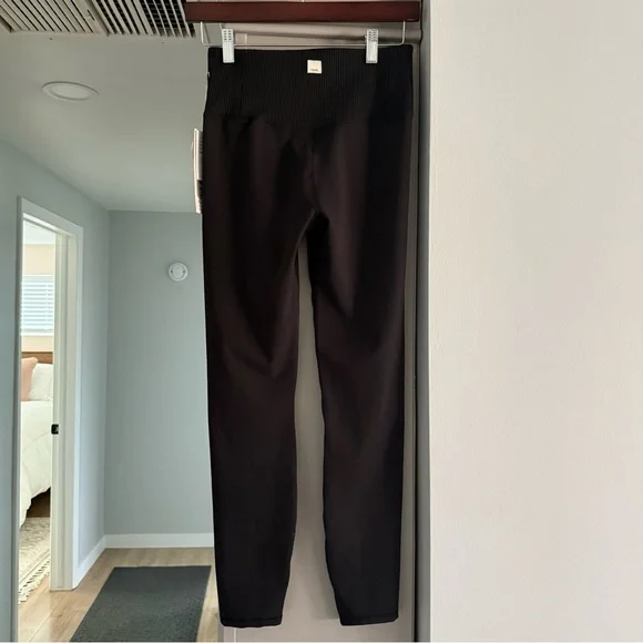 NWT Vuori Black Rib Studio Leggings - Picture 5 of 6